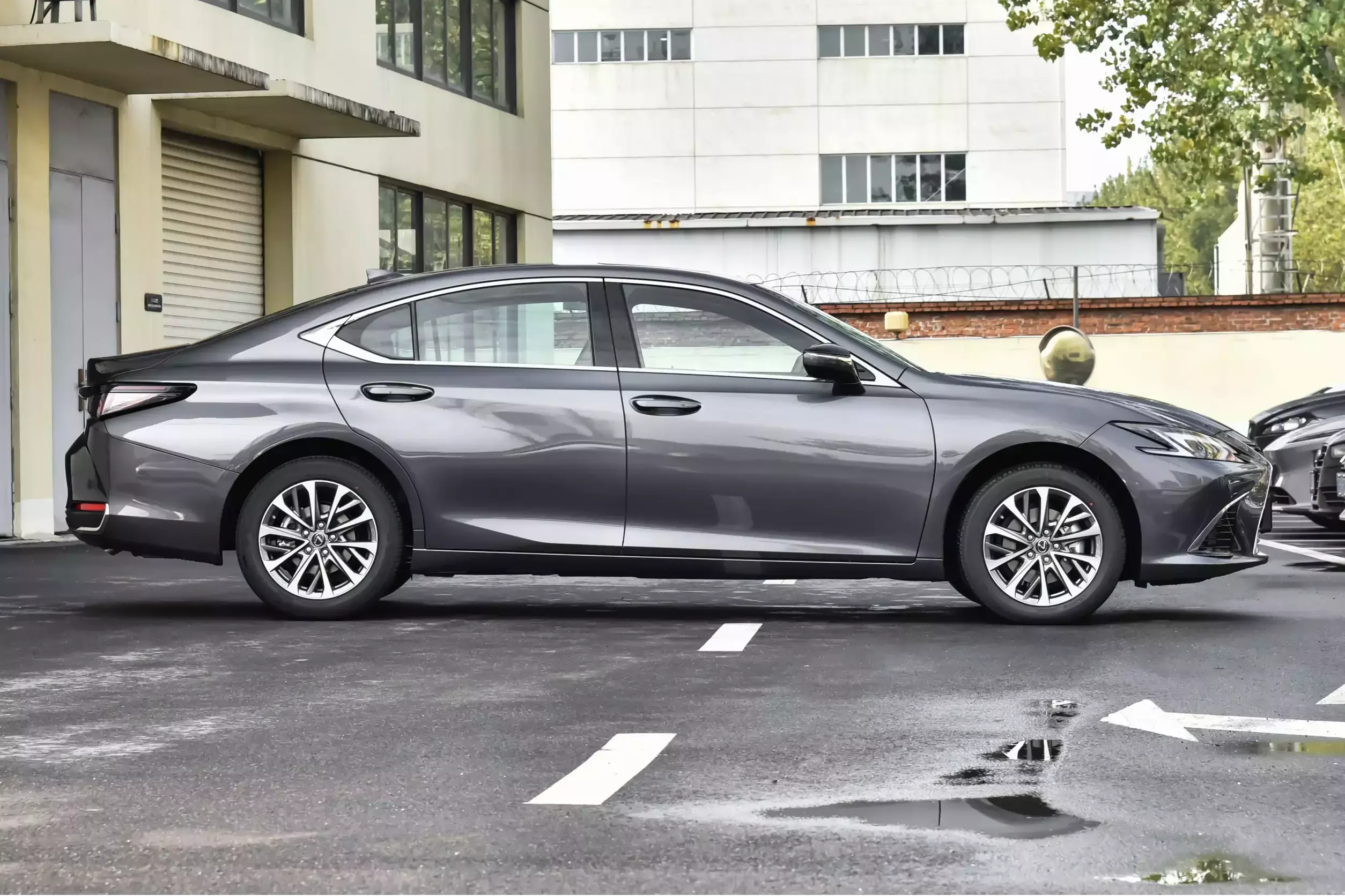 Lexus ES 2025 200 Ultimate Edition